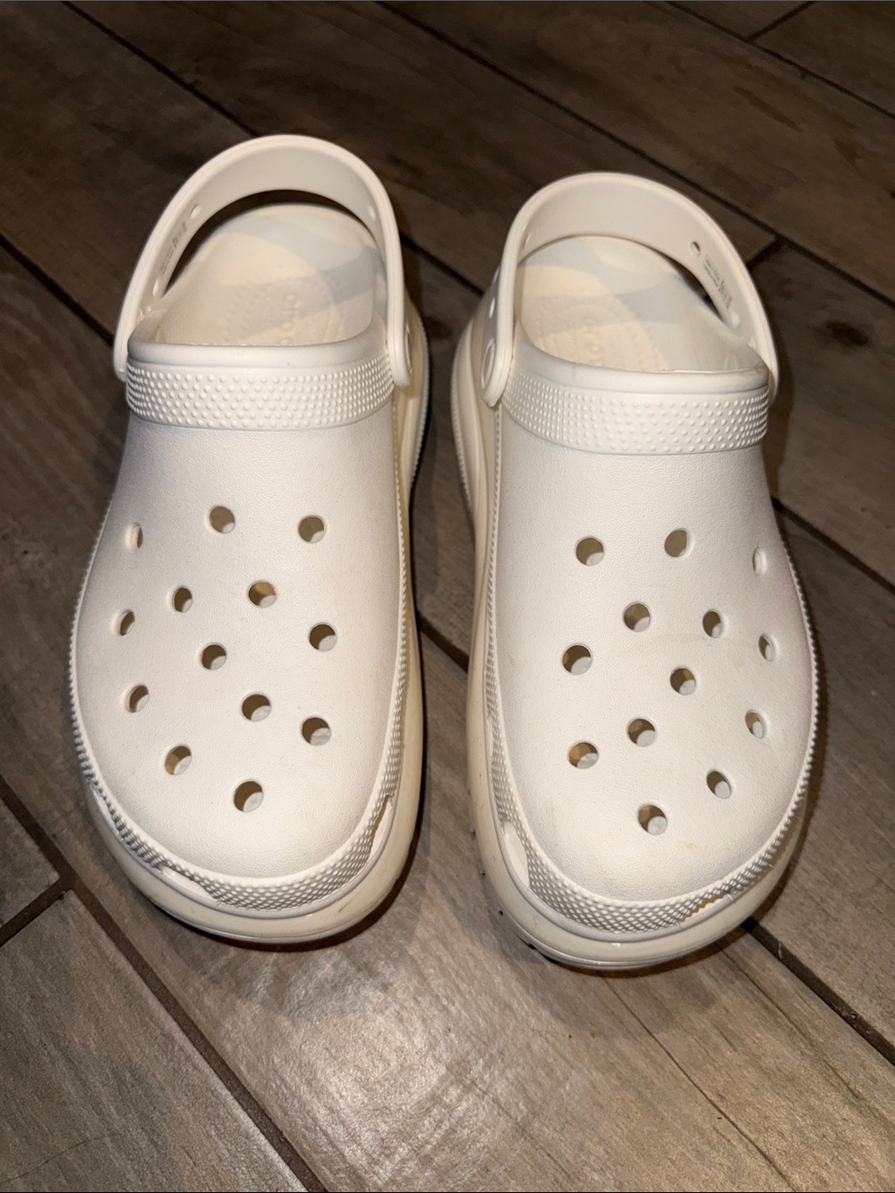 CROCS Classic Clog in White Unisex - W8 / M6